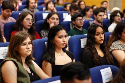 La U. de Chile reconoció el trabajo de 51 estudiantes, pertenecientes a 18 organizaciones que abordan diversas temáticas.